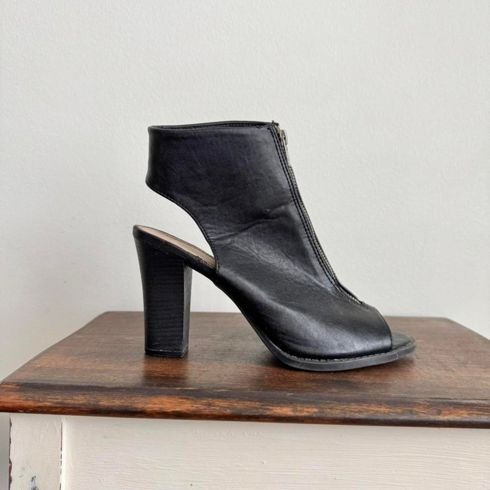 Front‎ zipper peep toe cut out heel Black size 9.5